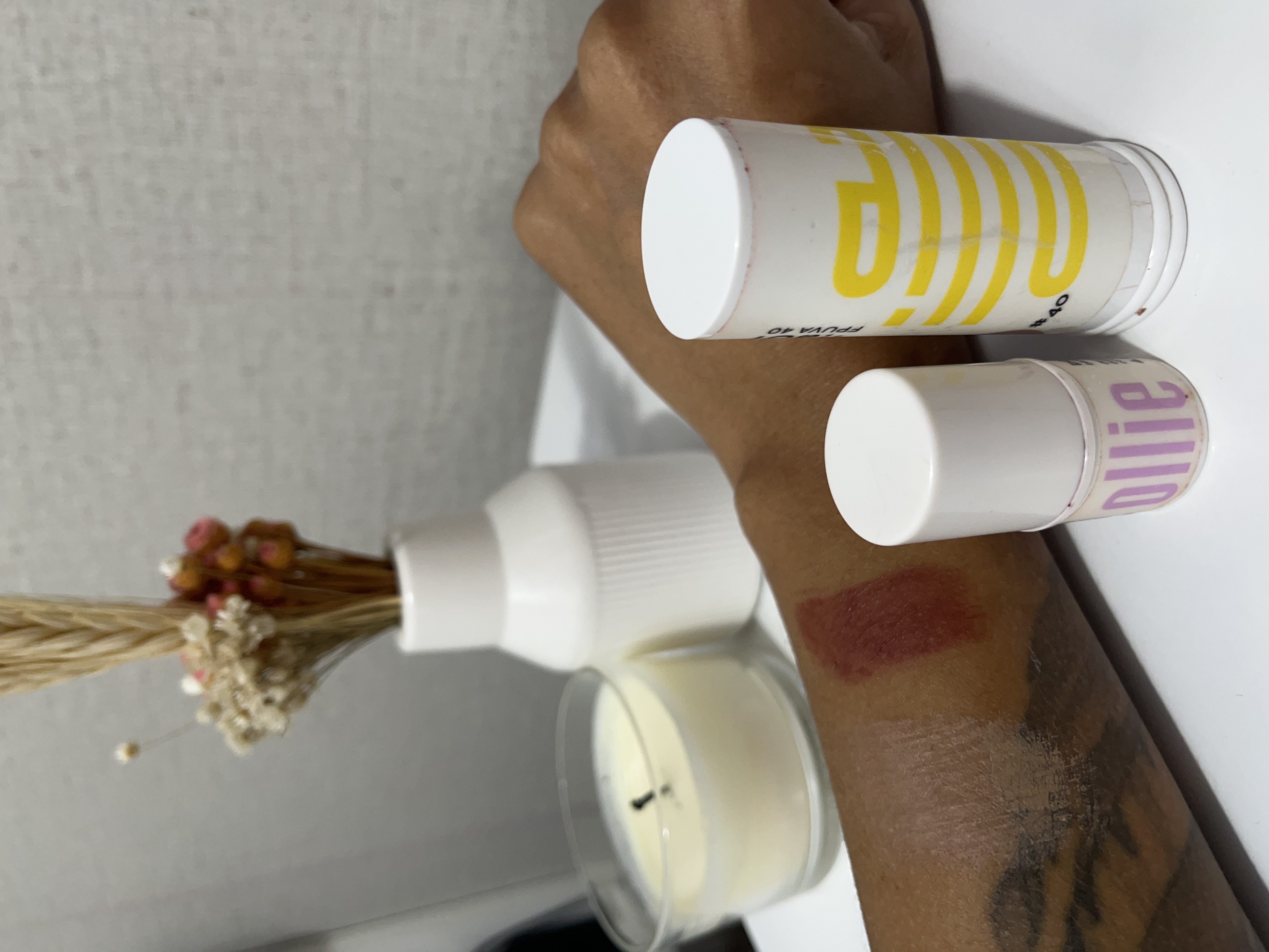 Swatch — batom e protetor solar