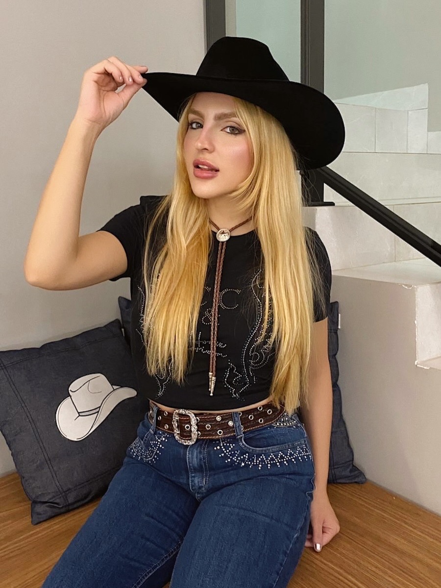 Divulgação de Roupas para Chapeus Mundial